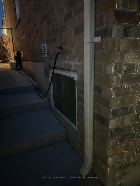 1568 Gainer Crescent Milton ON L9T 8Y3