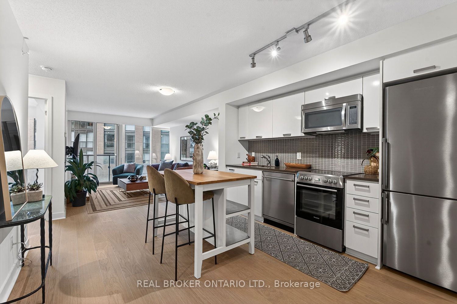 295 Adelaide Street W 306