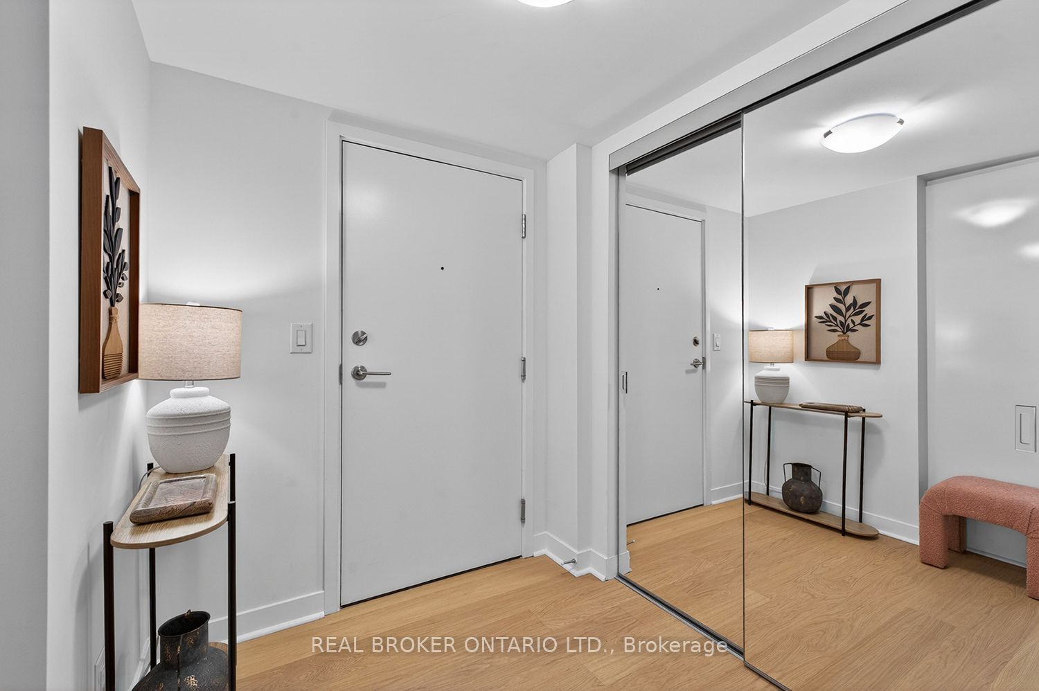 295 Adelaide Street W 306