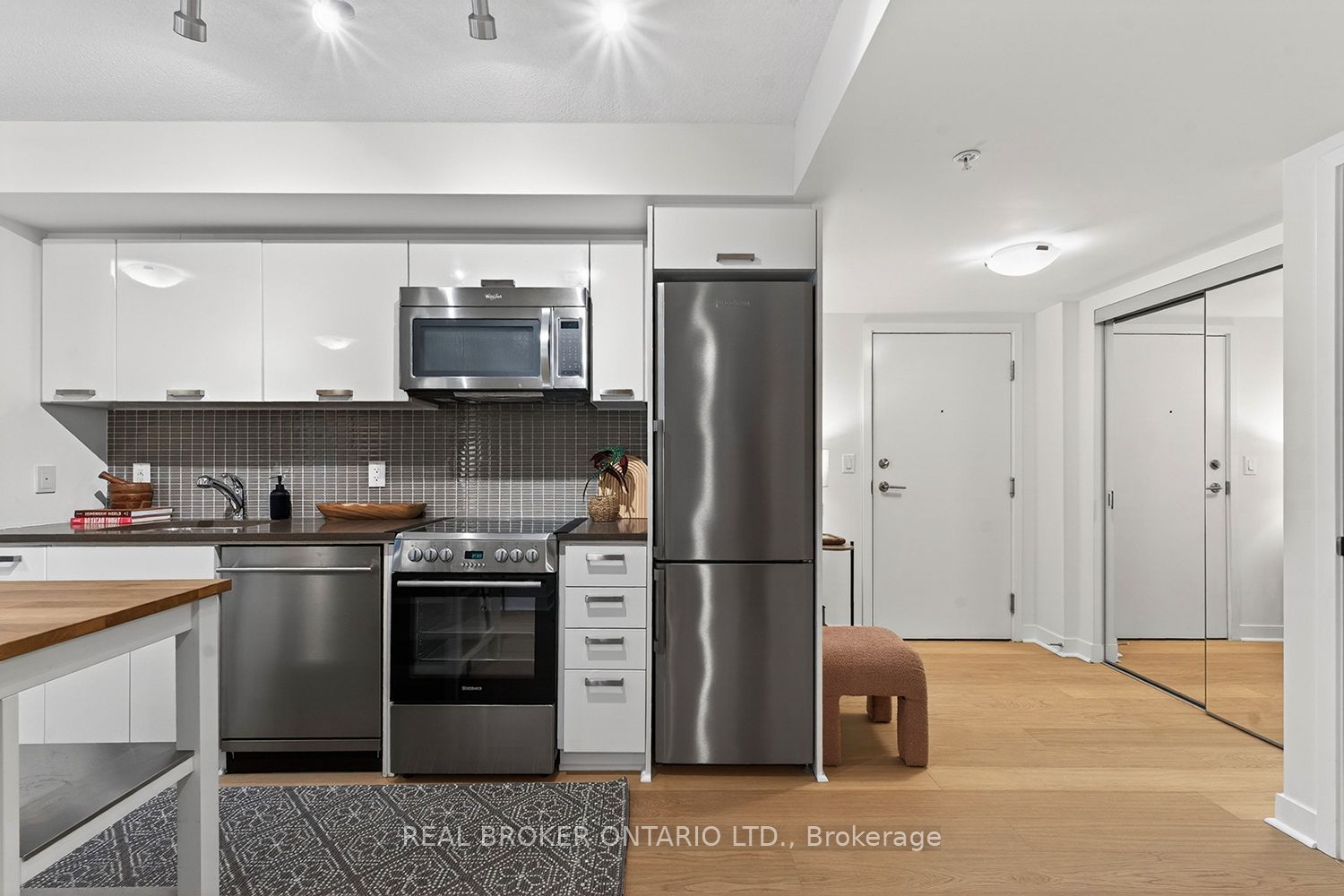 295 Adelaide Street W 306
