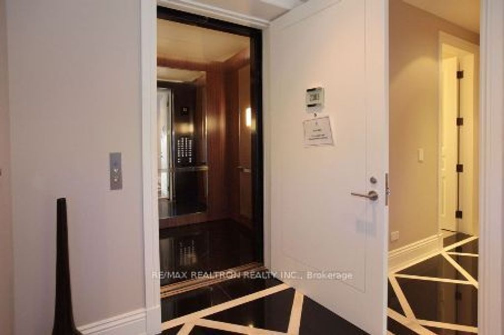 Photo of 183 Wellington Avenue W #2303, Toronto, ON M5V 0A1 (MLS # C12496726)