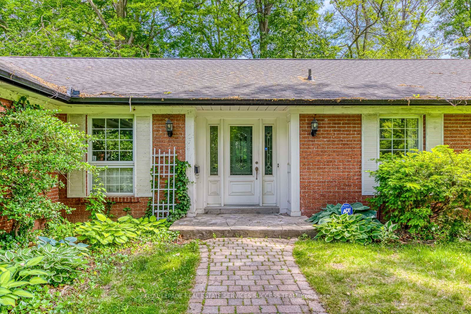 1106 Crestview Street