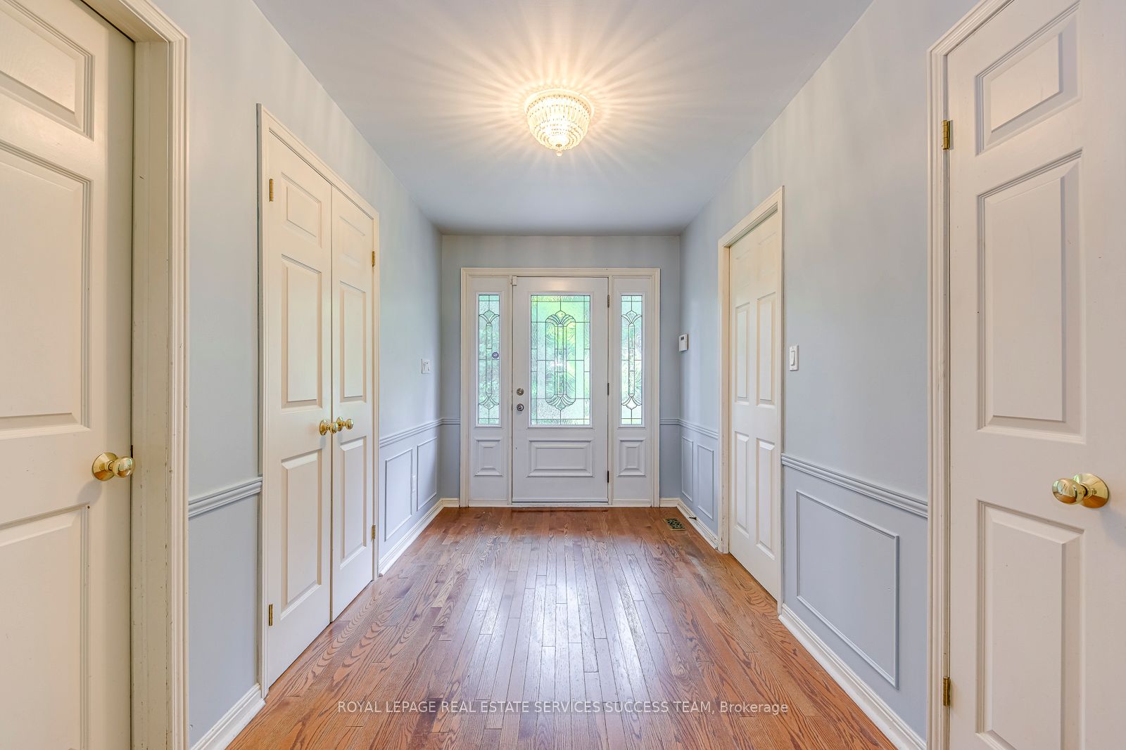 1106 Crestview Street