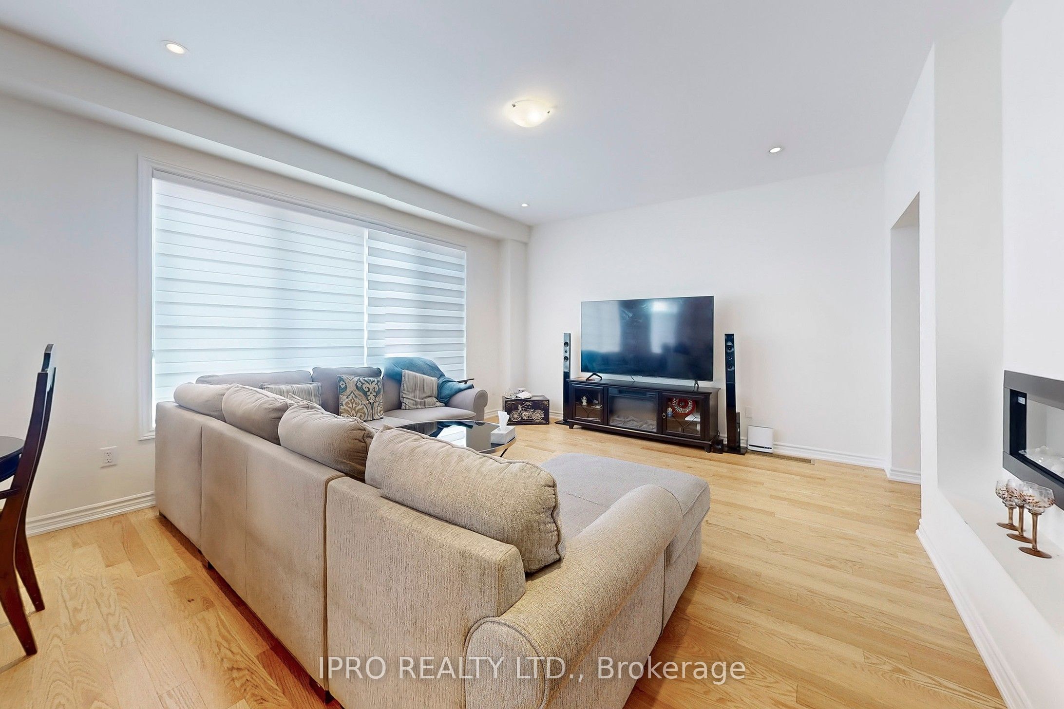 905 Rexton Drive