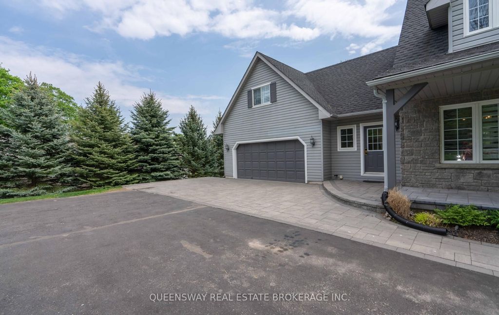 Photo of 1841 Forest Valley Drive, Innisfil, ON L9S 4A4 (MLS # N12728214)