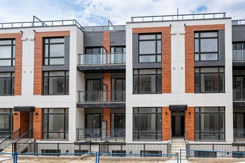 8 Steckley House Lane 207 Richmond Hill ON L4S 0N1