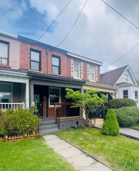 134 1/2 Olive Avenue Oshawa ON L1H 2P2