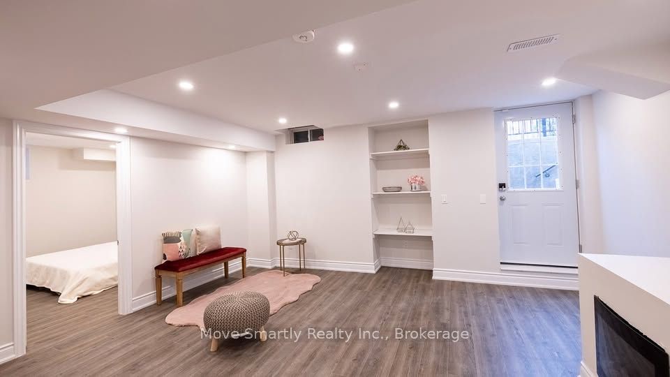 131 Bentwood Crescent Lower