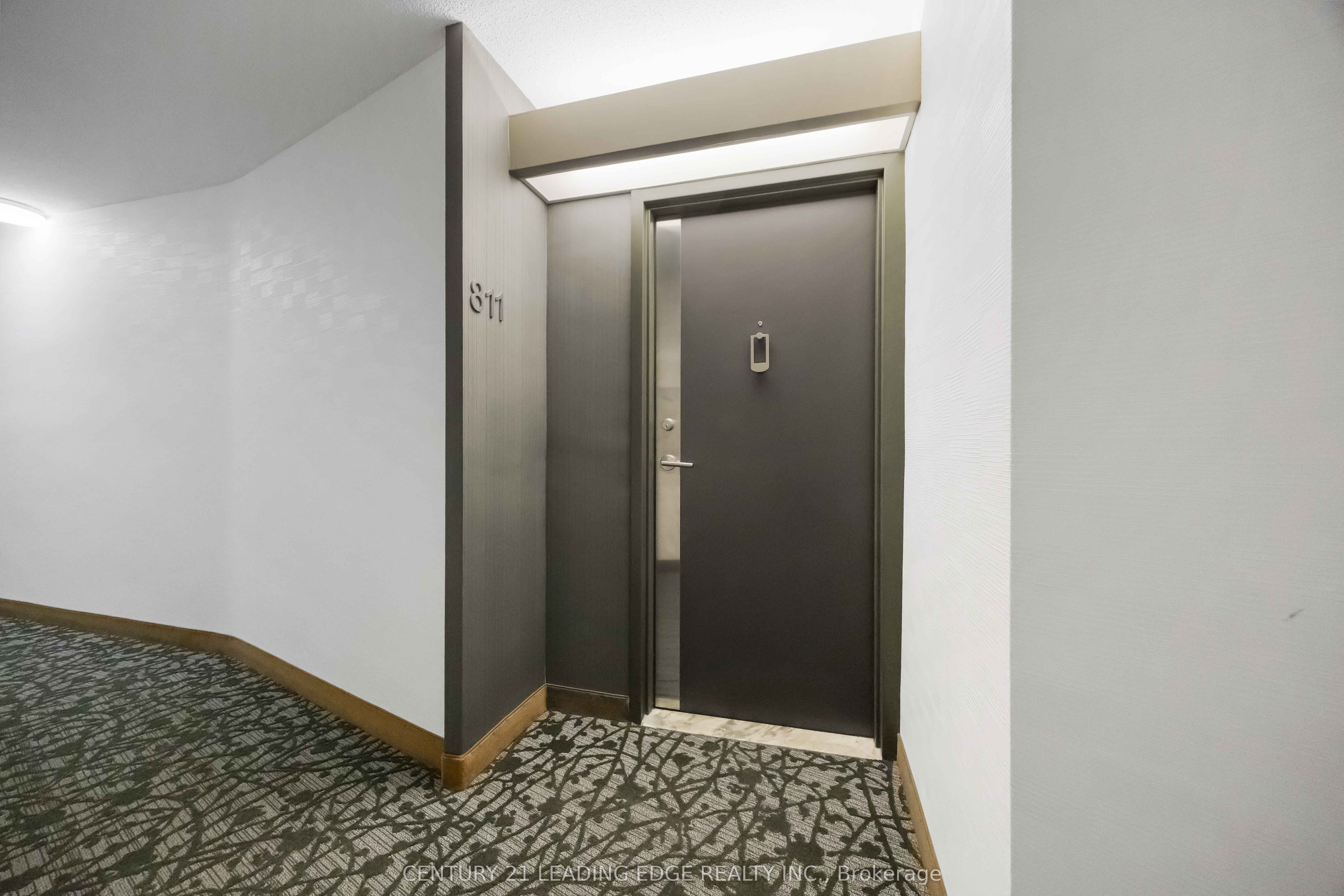 7811 Yonge Street 811