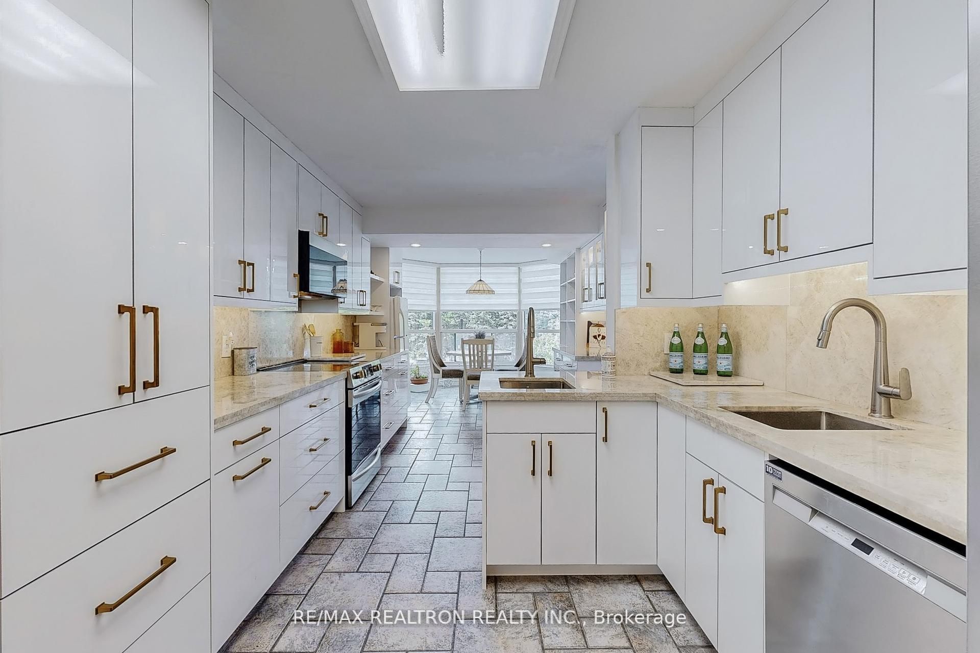 7300 Yonge Street 311