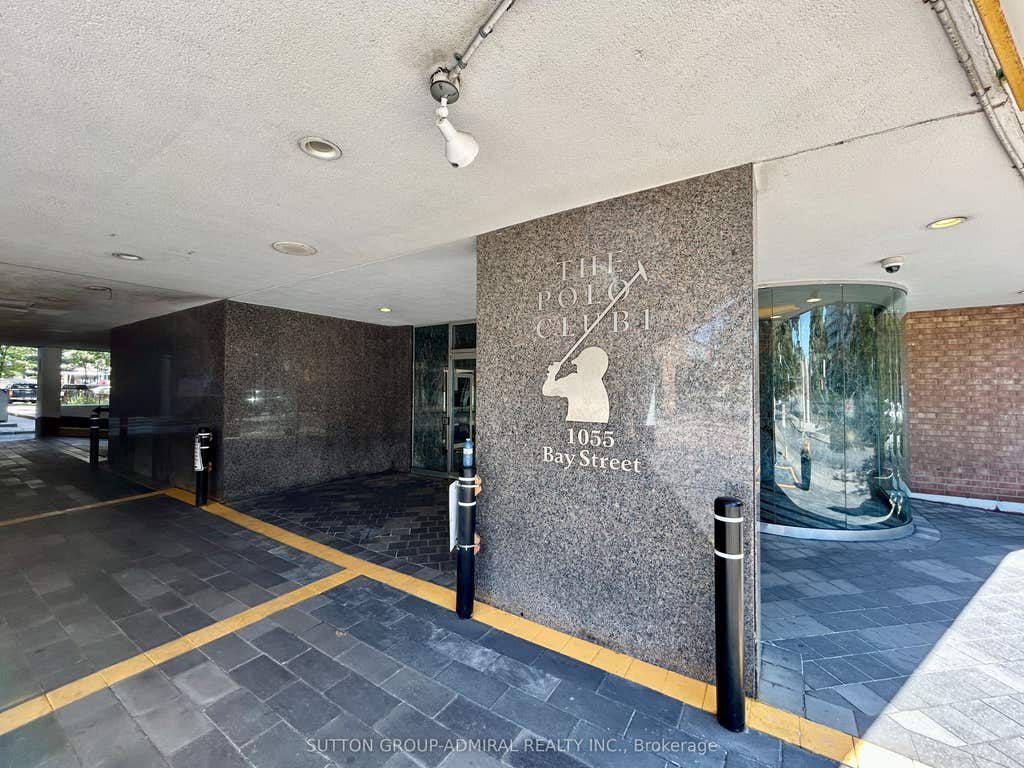Photo of 1055 Bay Street #1611, Toronto, ON M5S 3A3 (MLS # C13614640)