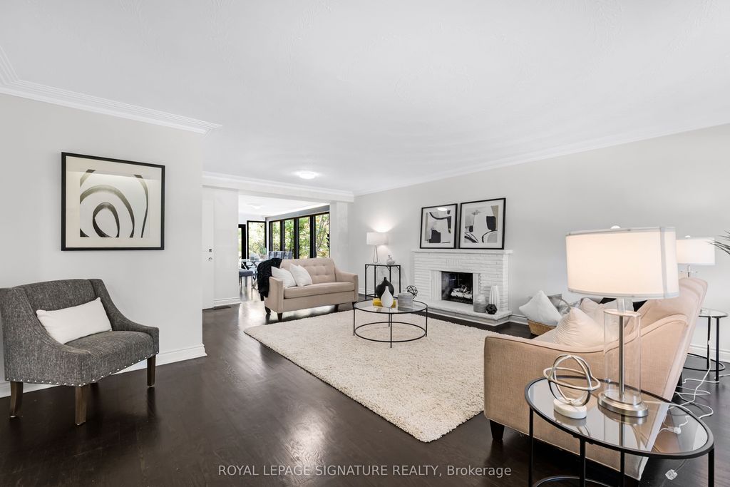 Photo of 24 Ealing Drive, Toronto, ON M2L 2R5 (MLS # C12467629)
