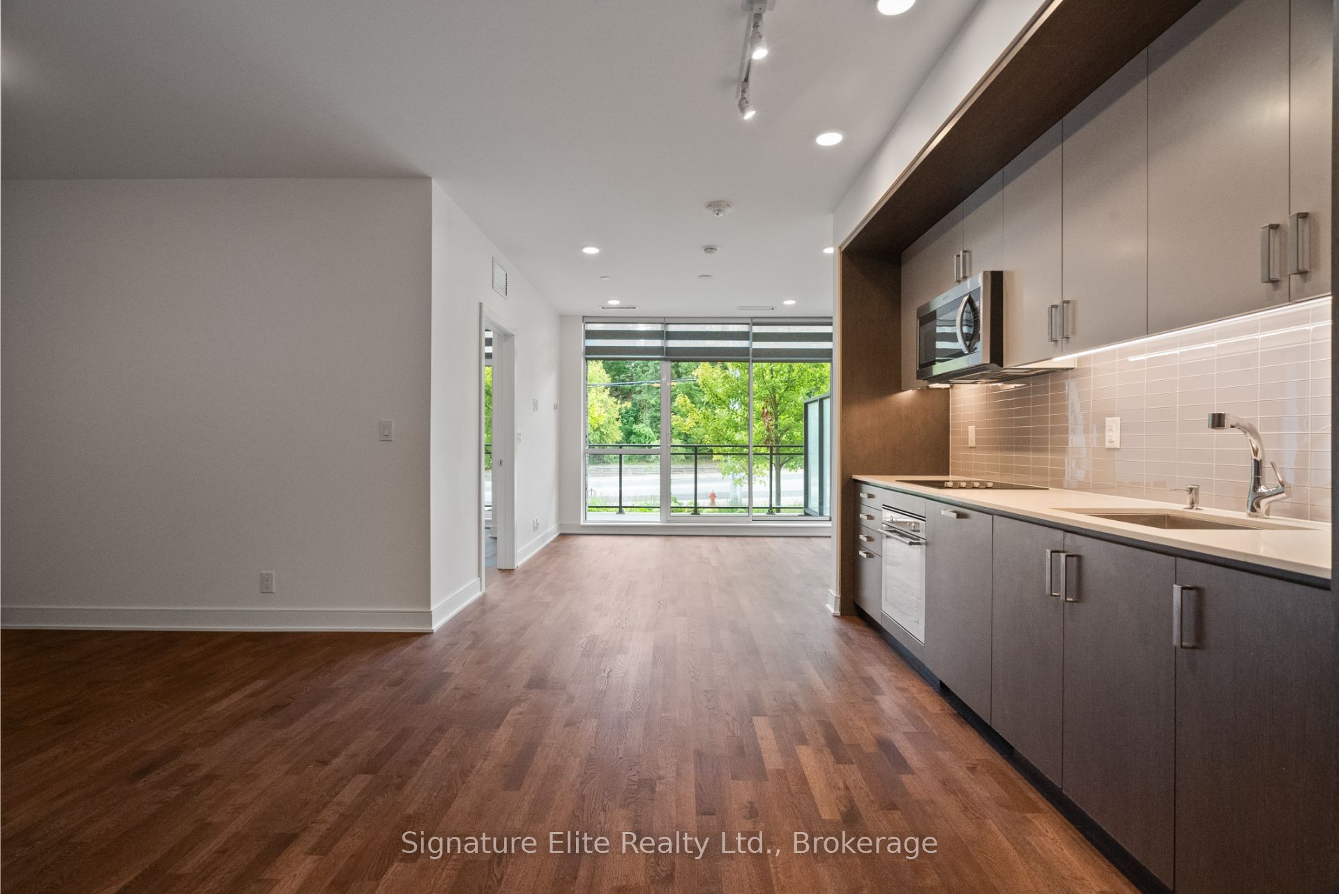 1575 Lakeshore Road W G28