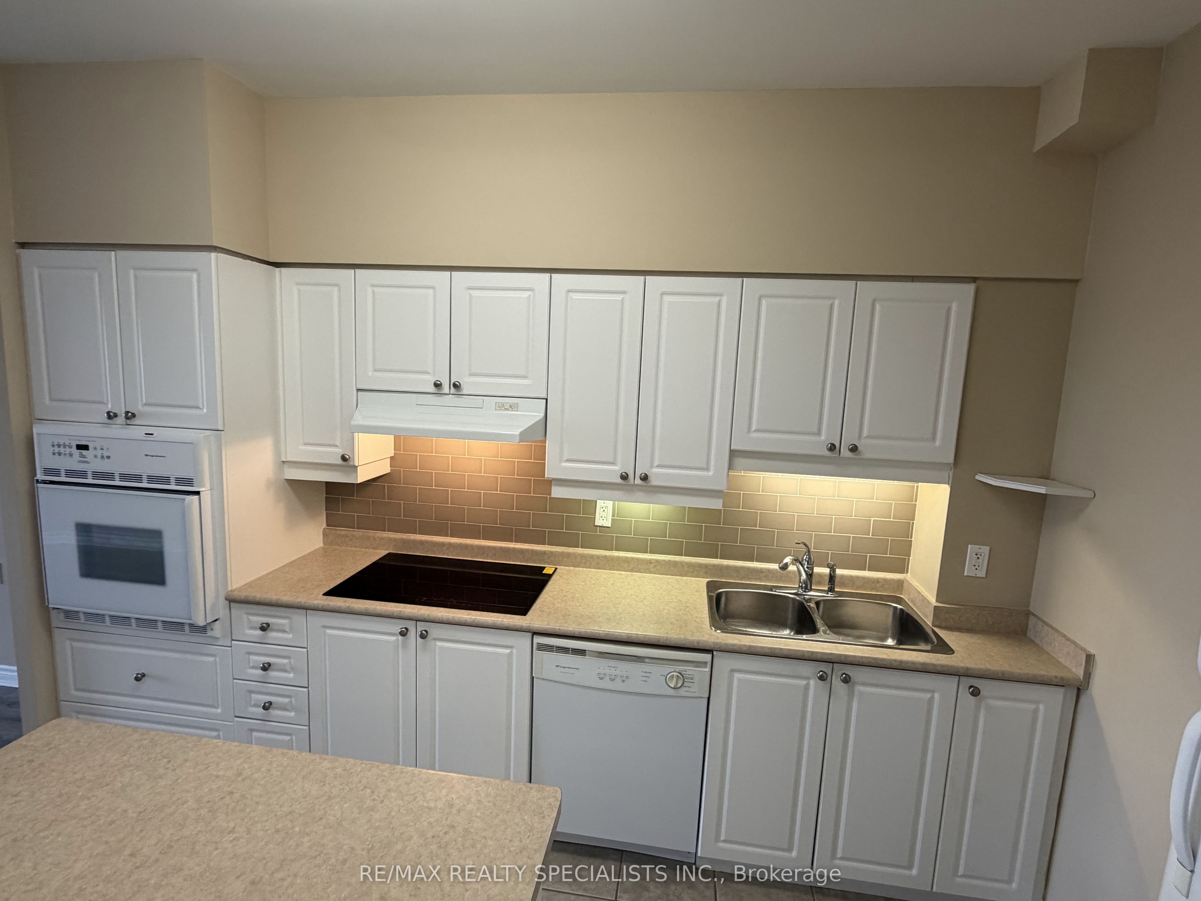 810 Scollard Court 1007