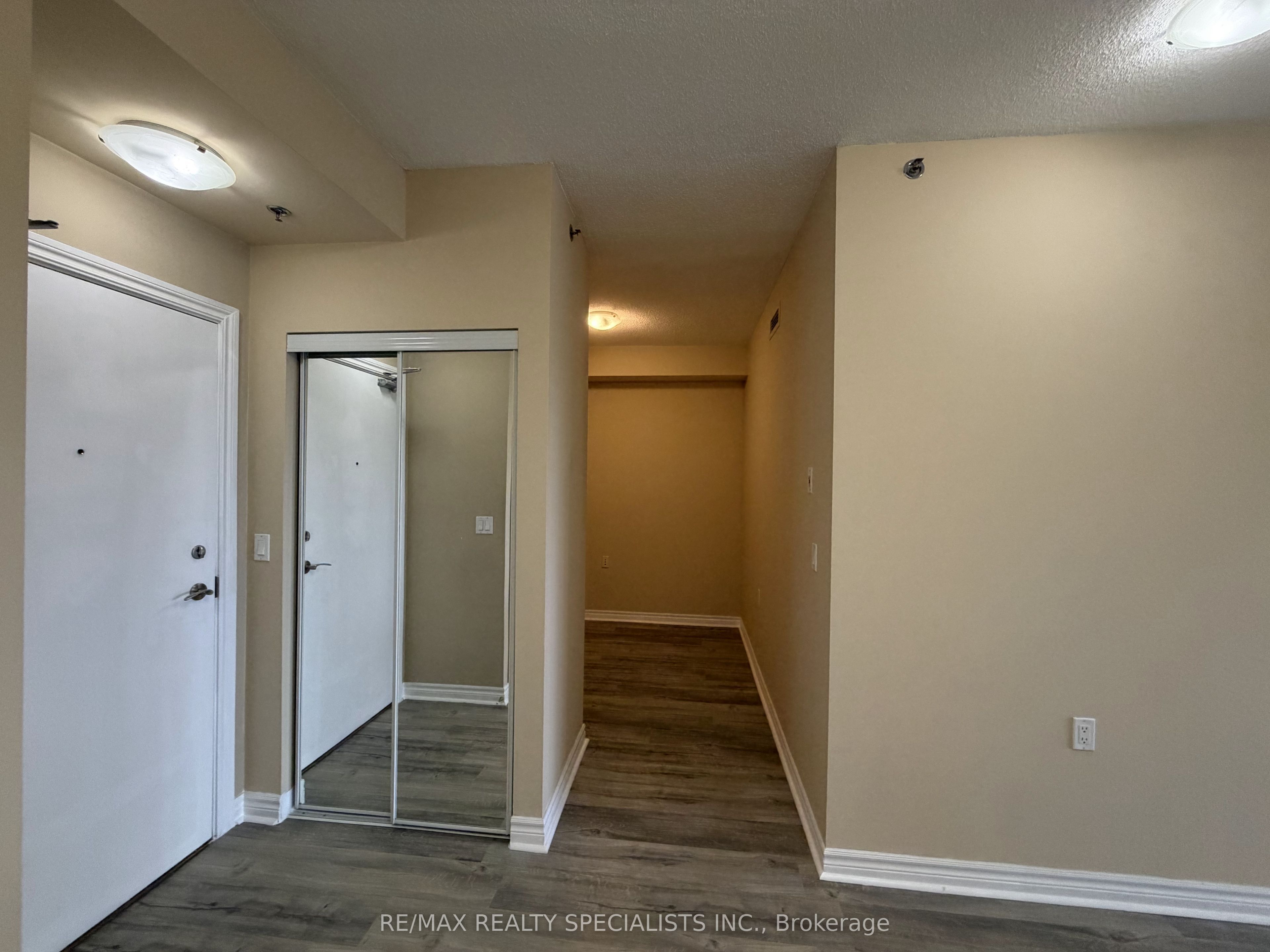 810 Scollard Court 1007