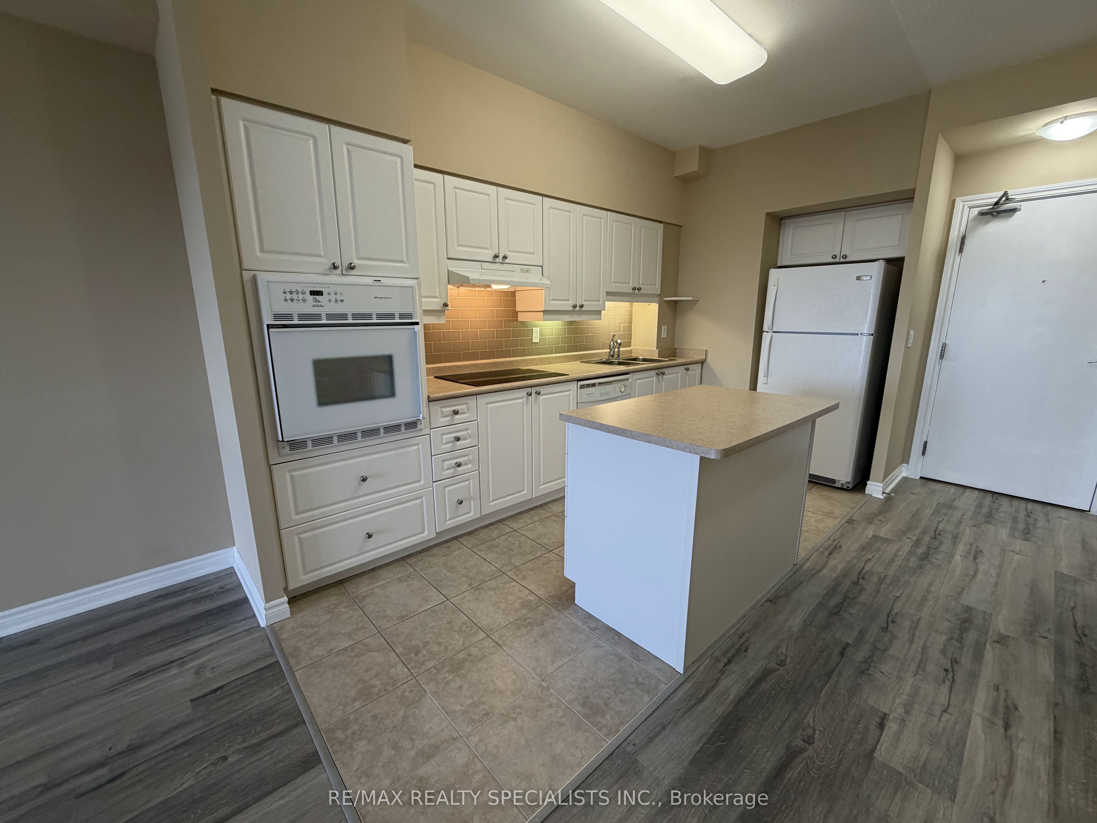810 Scollard Court 1007