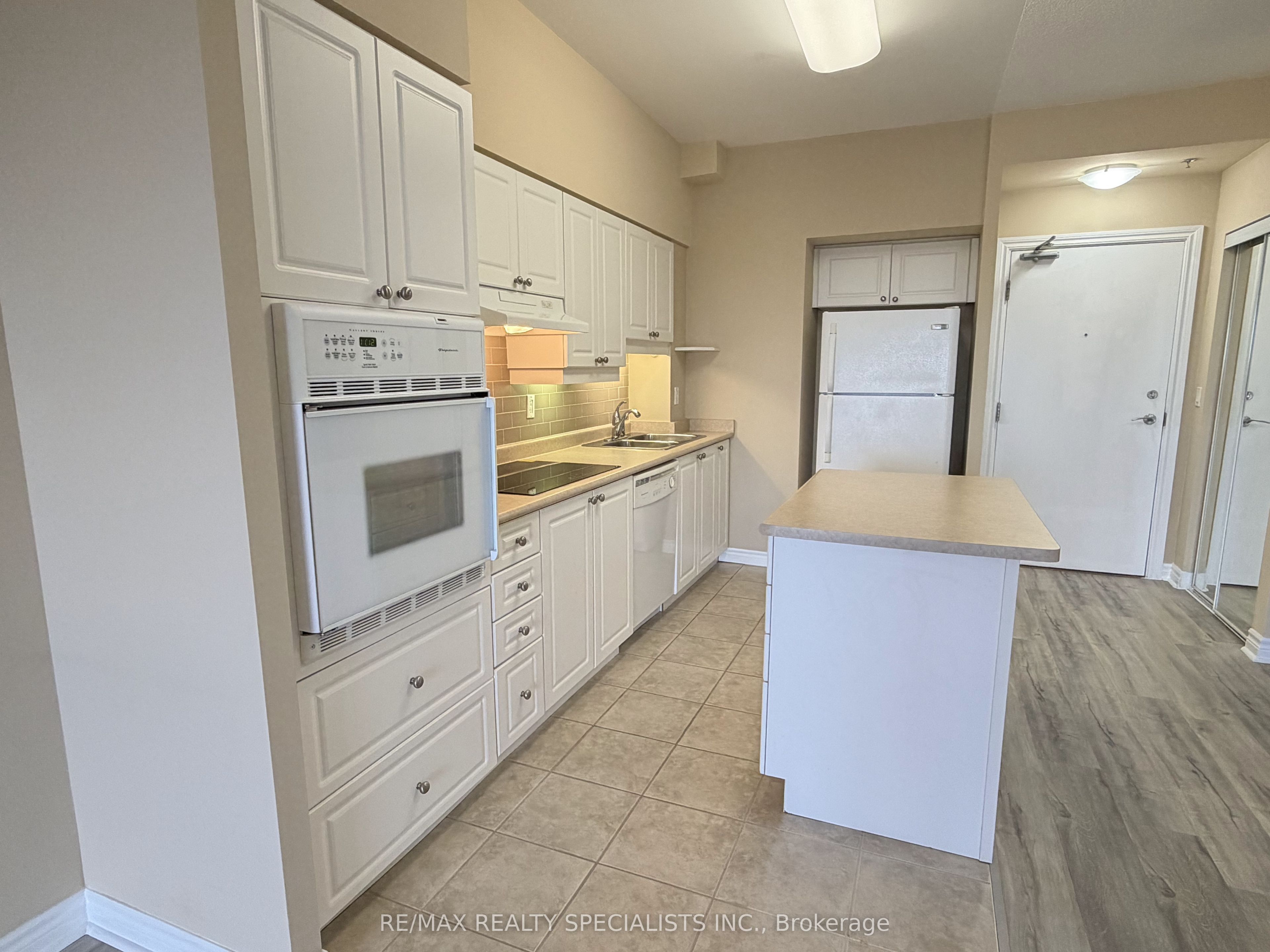 810 Scollard Court 1007
