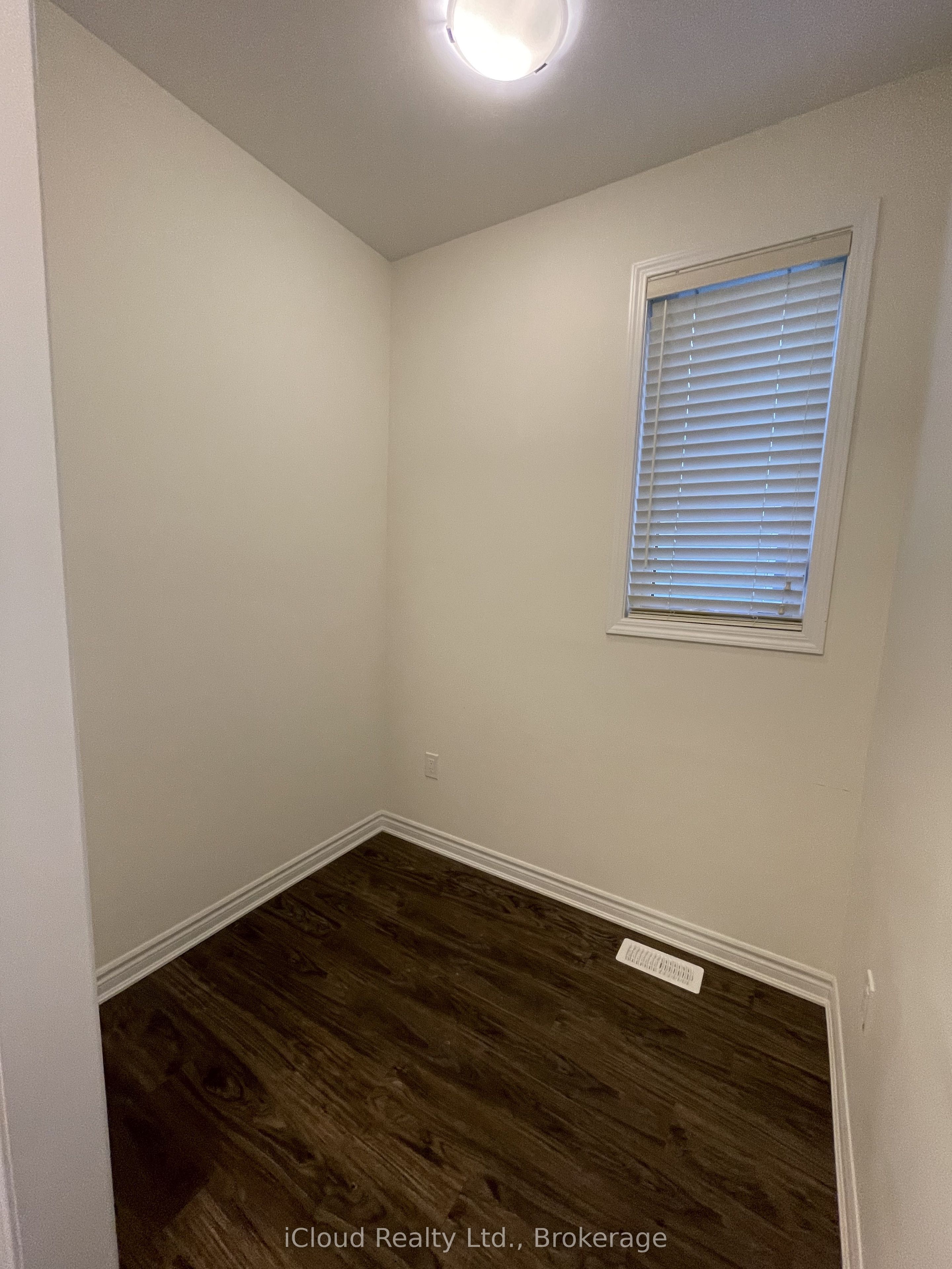 1360 Sycamore Gardens