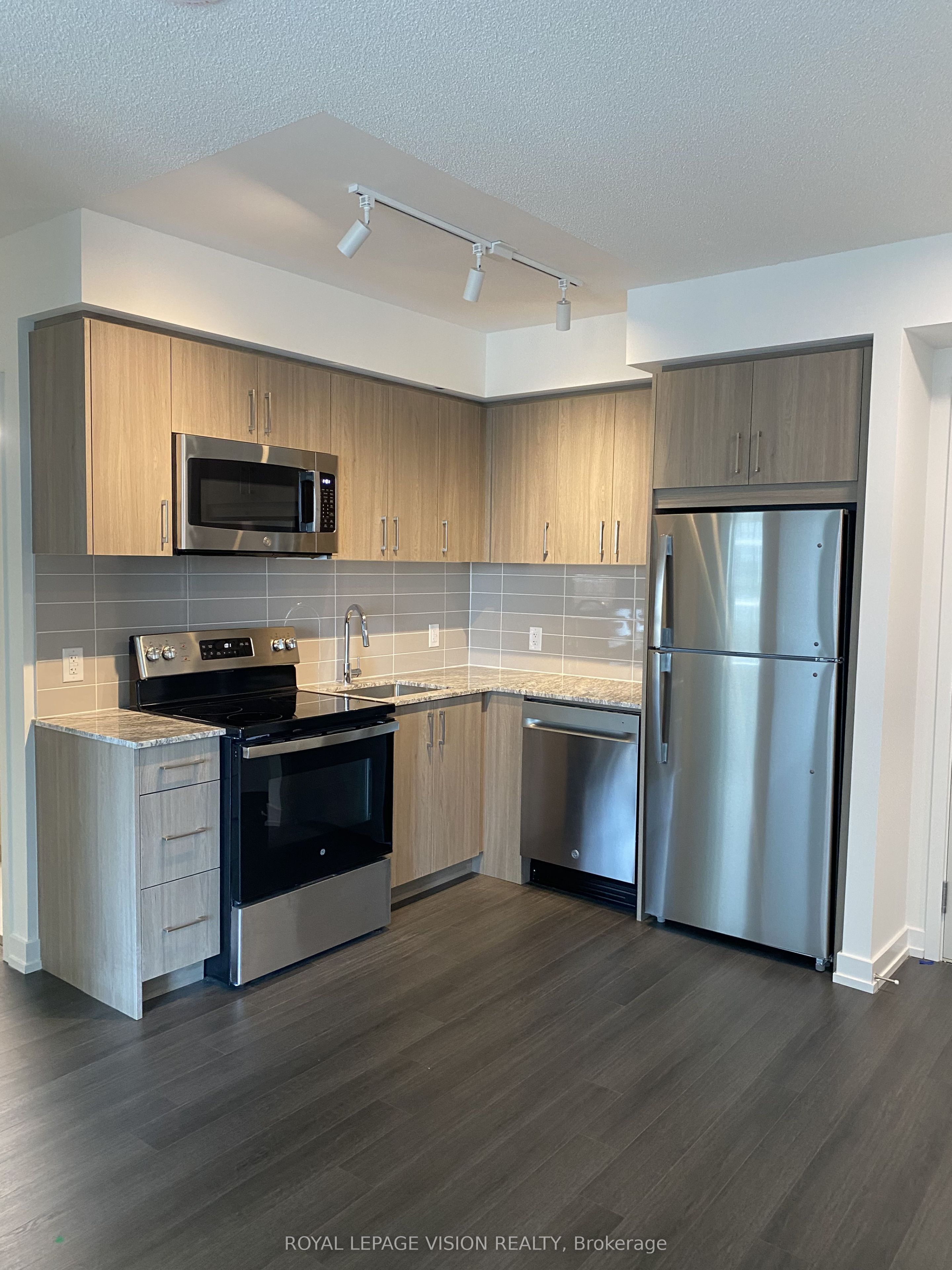 4010 Eglinton Avenue W 1222
