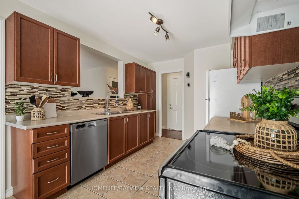 Photo of 71 Shalom Way Drive, Barrie, ON L4N 5Y3 (MLS # S12457983)