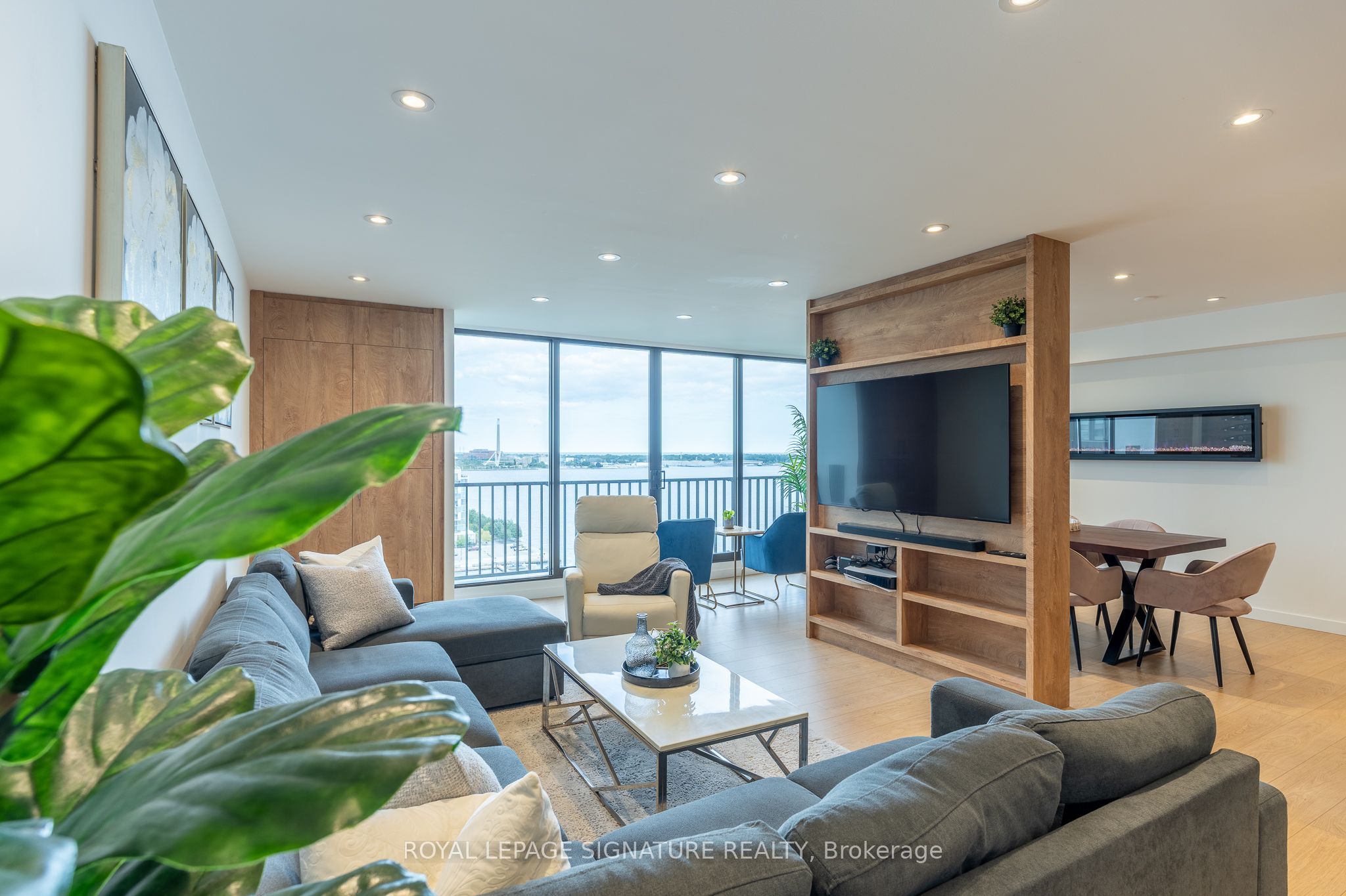 33 Harbour Square 1806