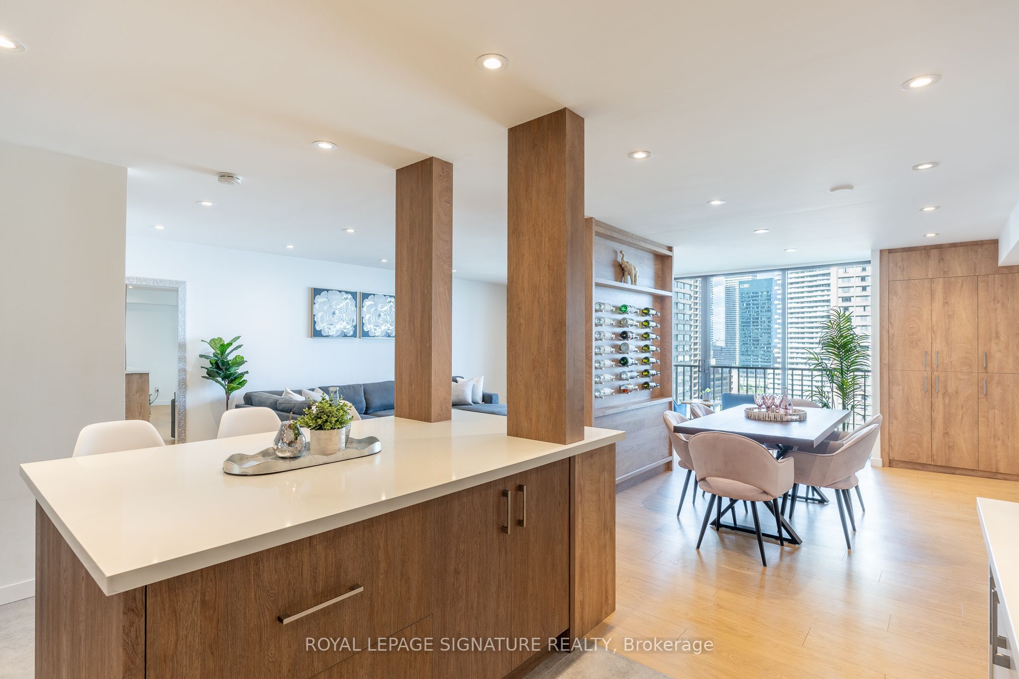 33 Harbour Square 1806