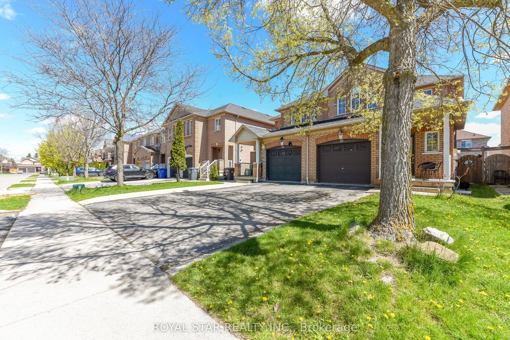 Photo of 33 Coppermill Drive, Brampton, ON L7A 1N1 (MLS # W13755134)