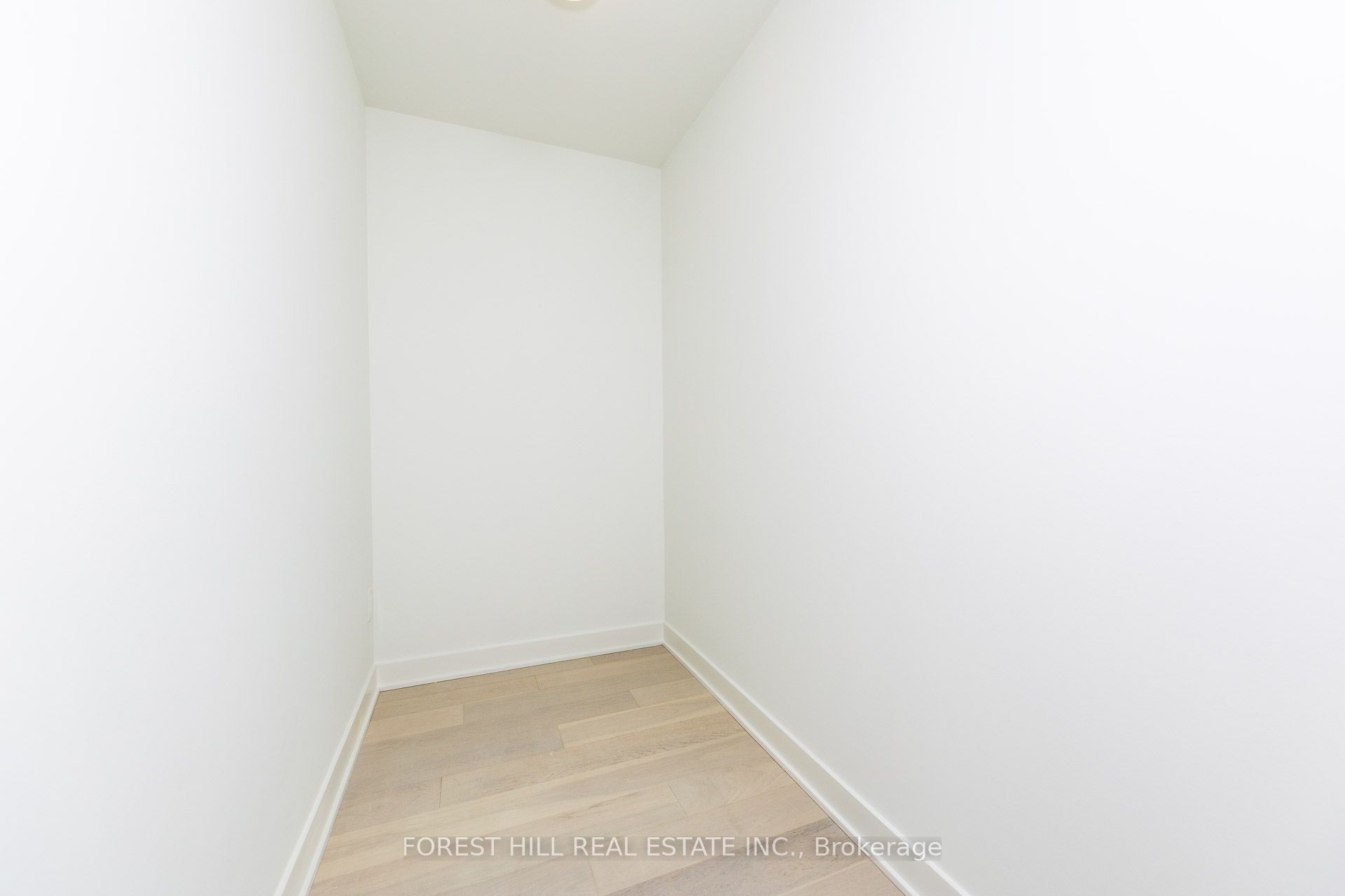 11 Yorkville Avenue 3703