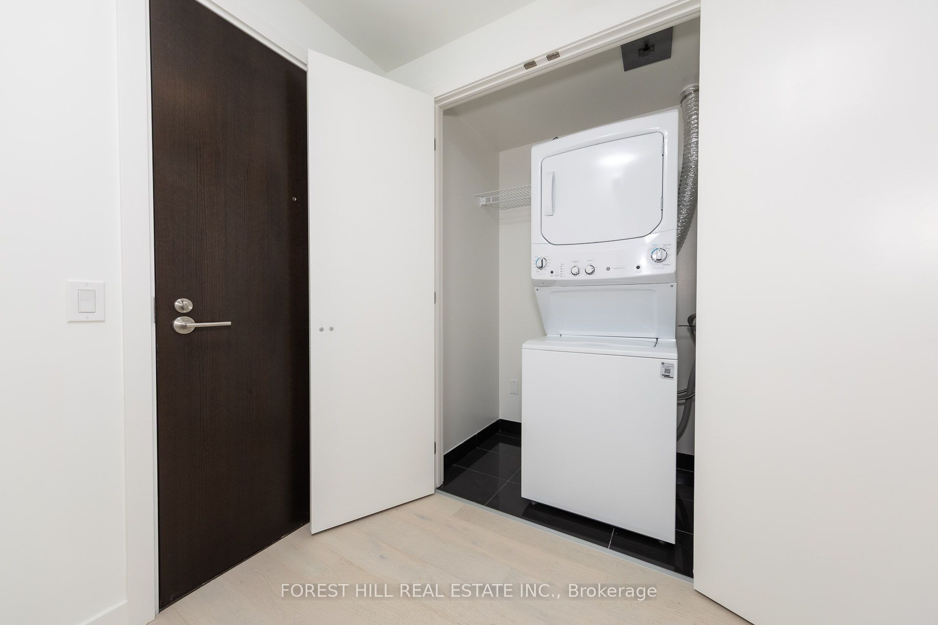 11 Yorkville Avenue 3703