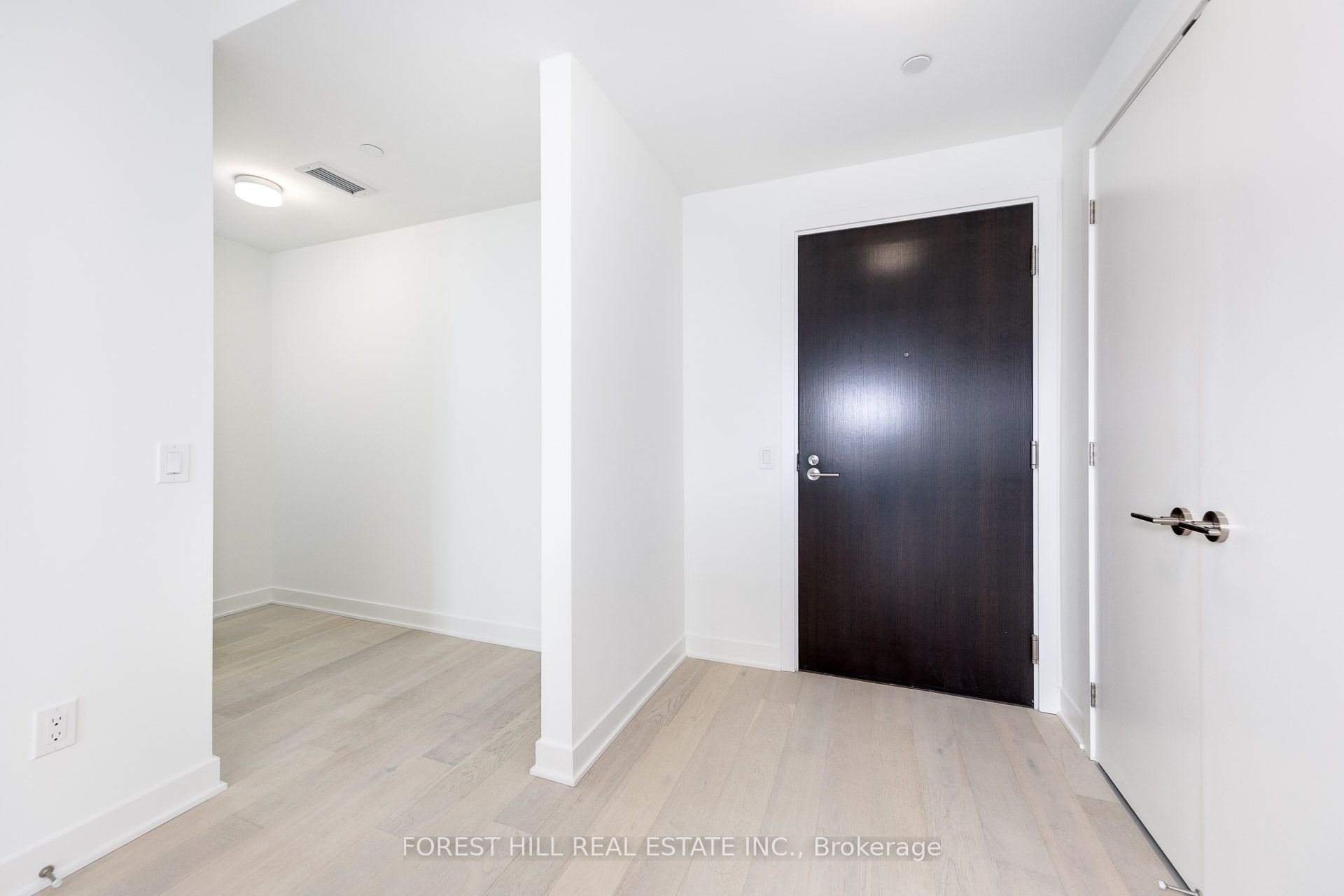 11 Yorkville Avenue 3703