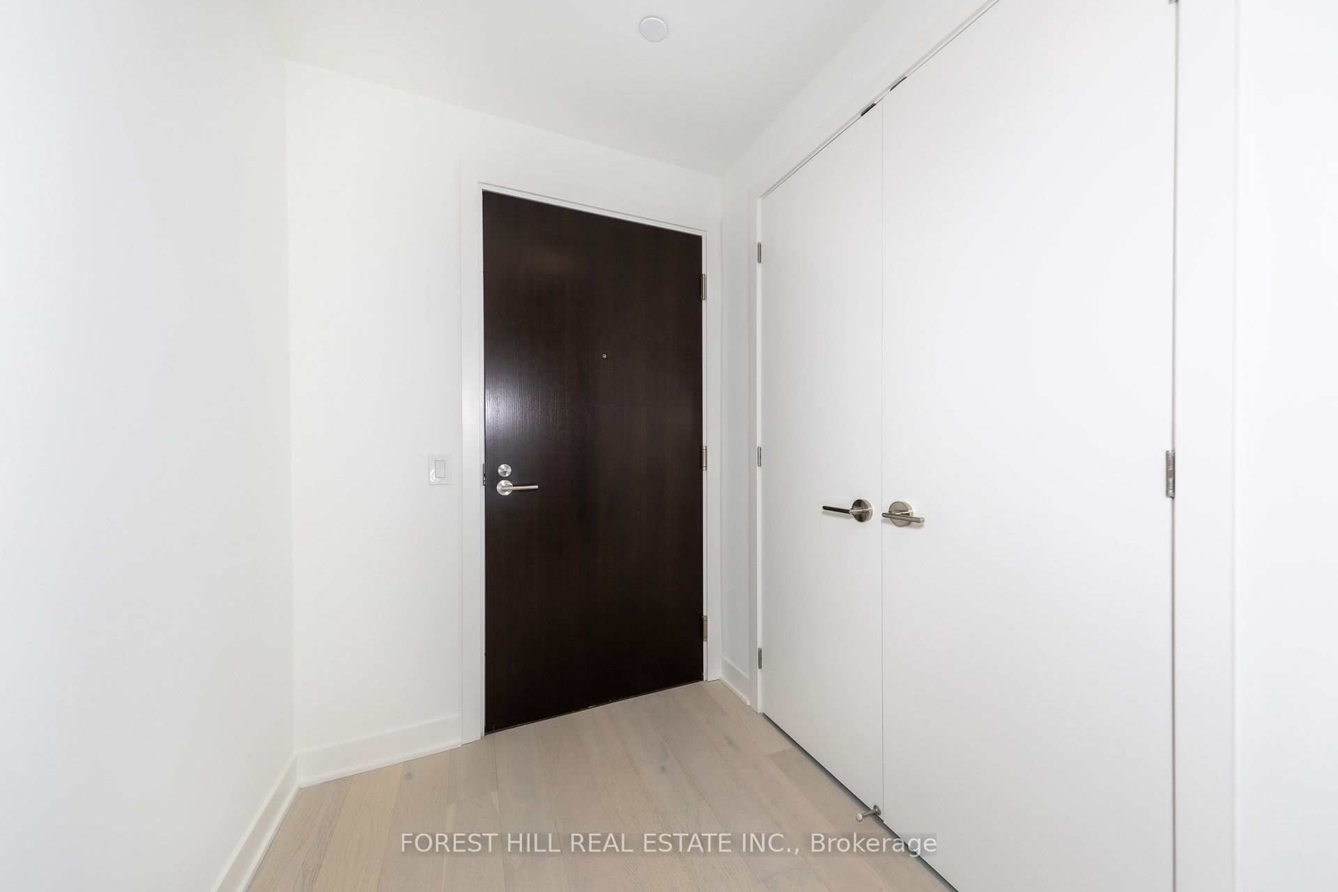 11 Yorkville Avenue 3703