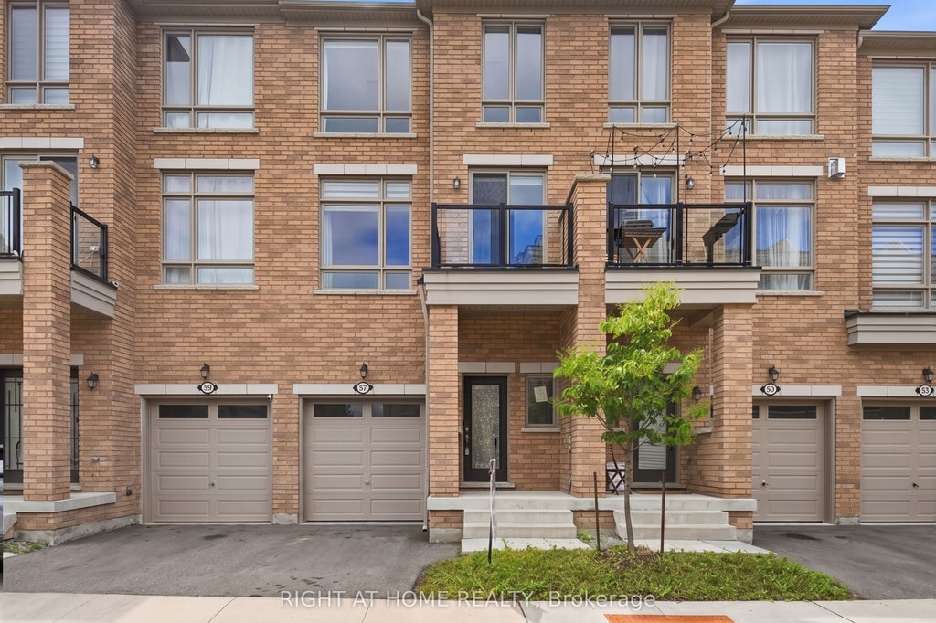 Photo of 57 Drover Circle, Whitchurch-Stouffville, ON L4A 7G4 (MLS # N13742170)