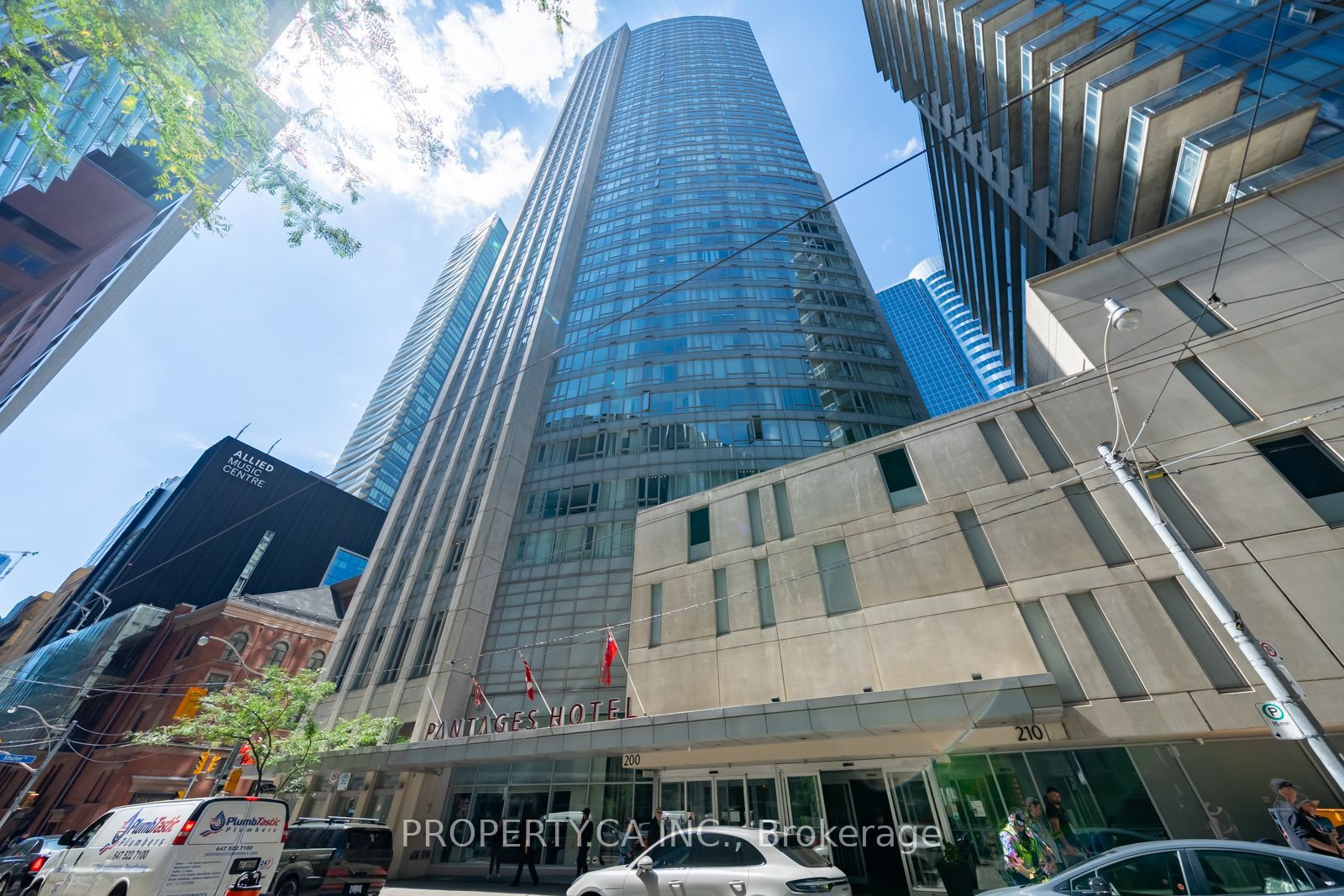 210 Victoria Street 912