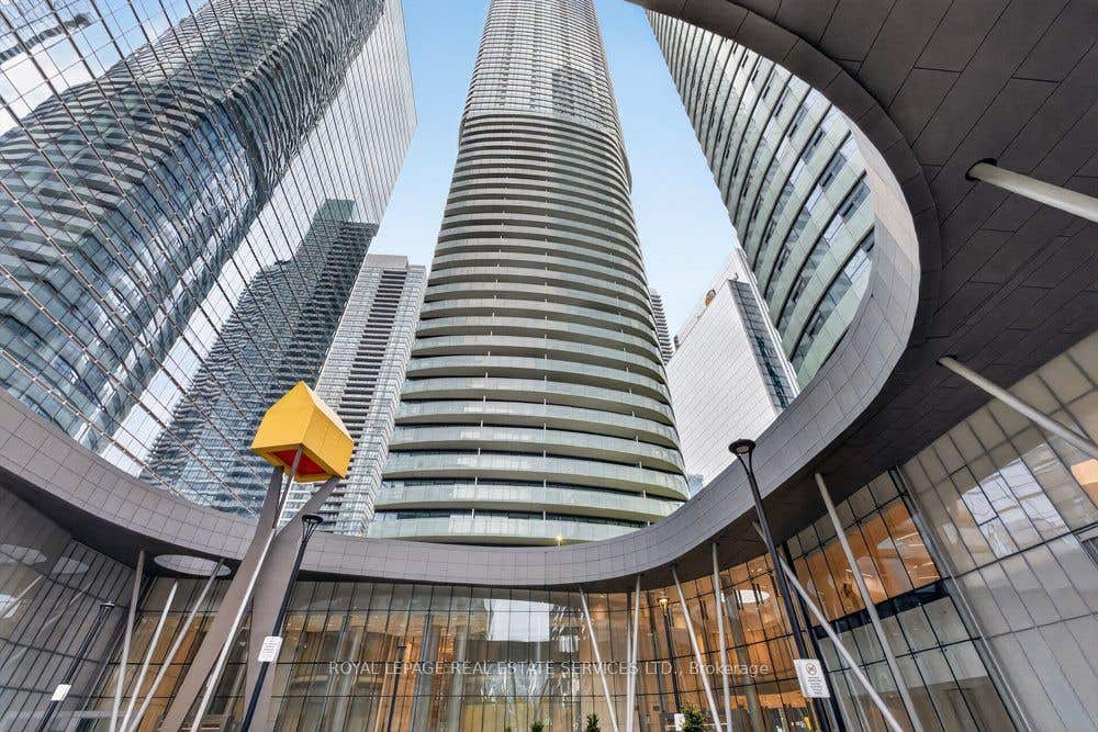 Photo of 14 York Street #1804, Toronto, ON M5J 0B1 (MLS # C13671638)