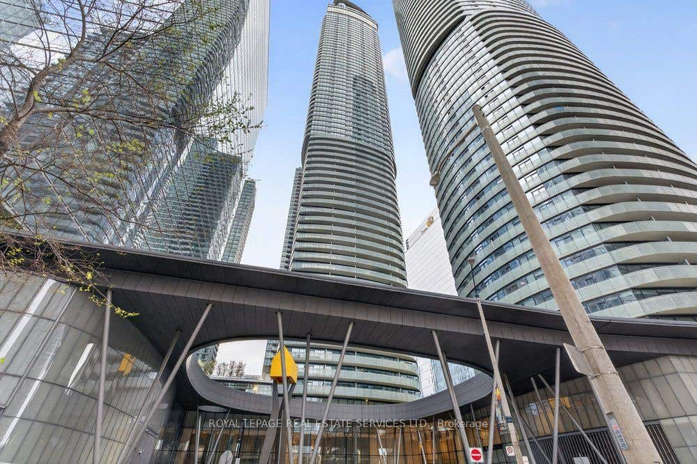 Photo of 14 York Street #1804, Toronto, ON M5J 0B1 (MLS # C13671638)