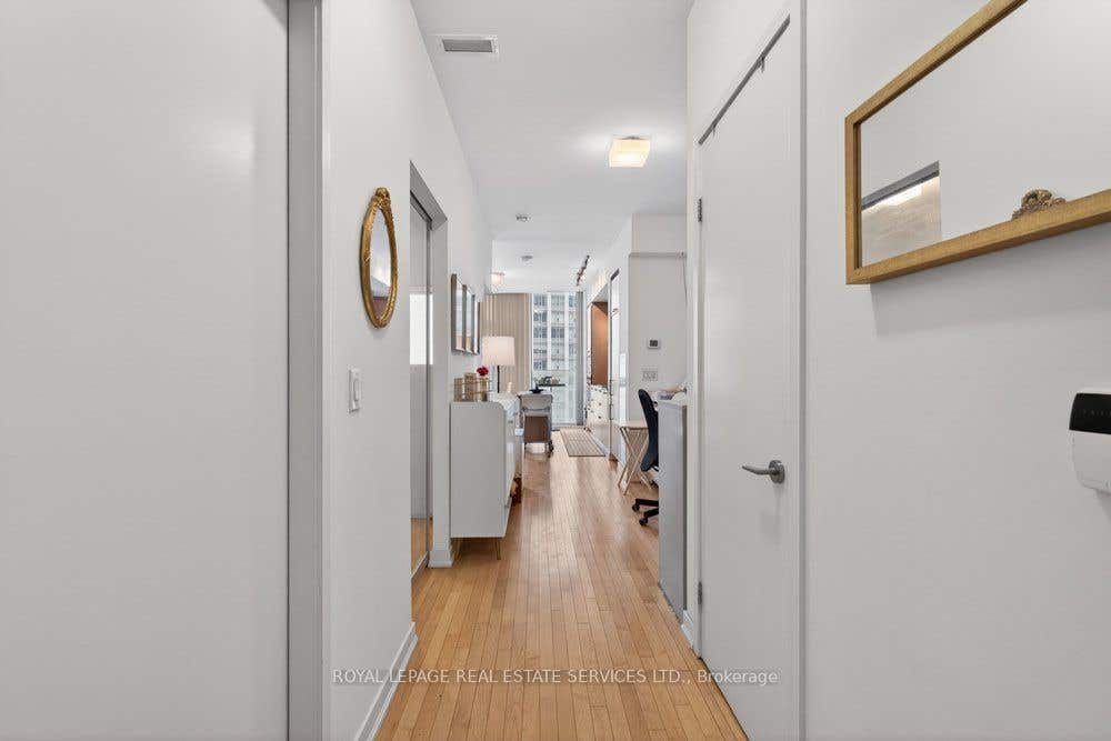 Photo of 14 York Street #1804, Toronto, ON M5J 0B1 (MLS # C13671638)