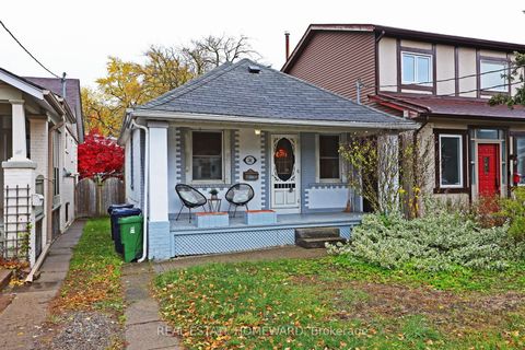 281 Queensdale Avenue Toronto ON M4C 2B5