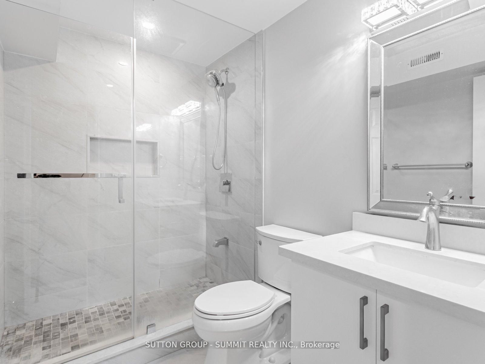 5453 PALMERSTON Crescent LOWER