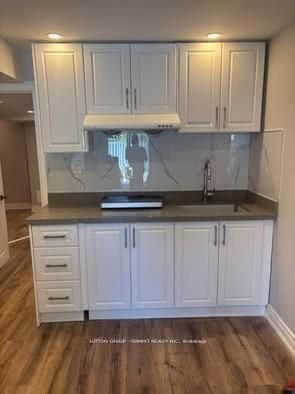 5453 PALMERSTON Crescent LOWER