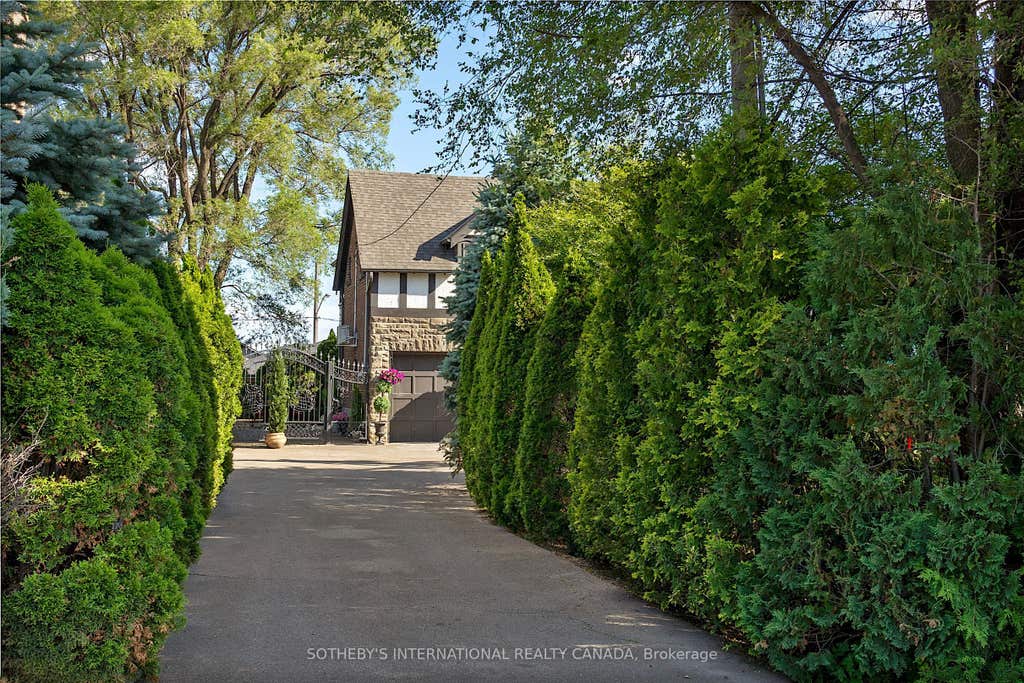 Photo of 4009 Bloor Street W, Toronto, ON M9B 1M4 (MLS # W13460292)