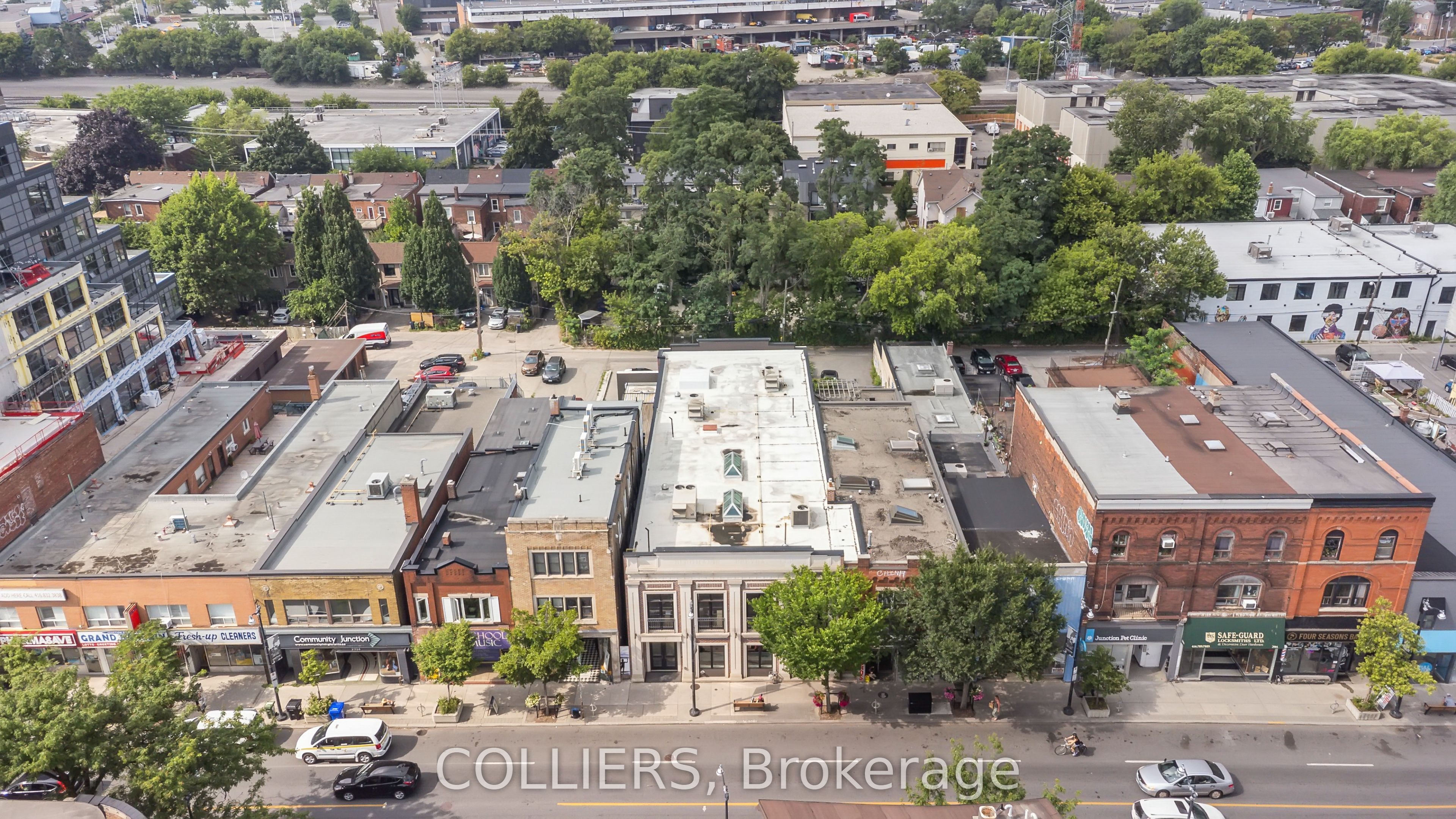 2926 Dundas Street W