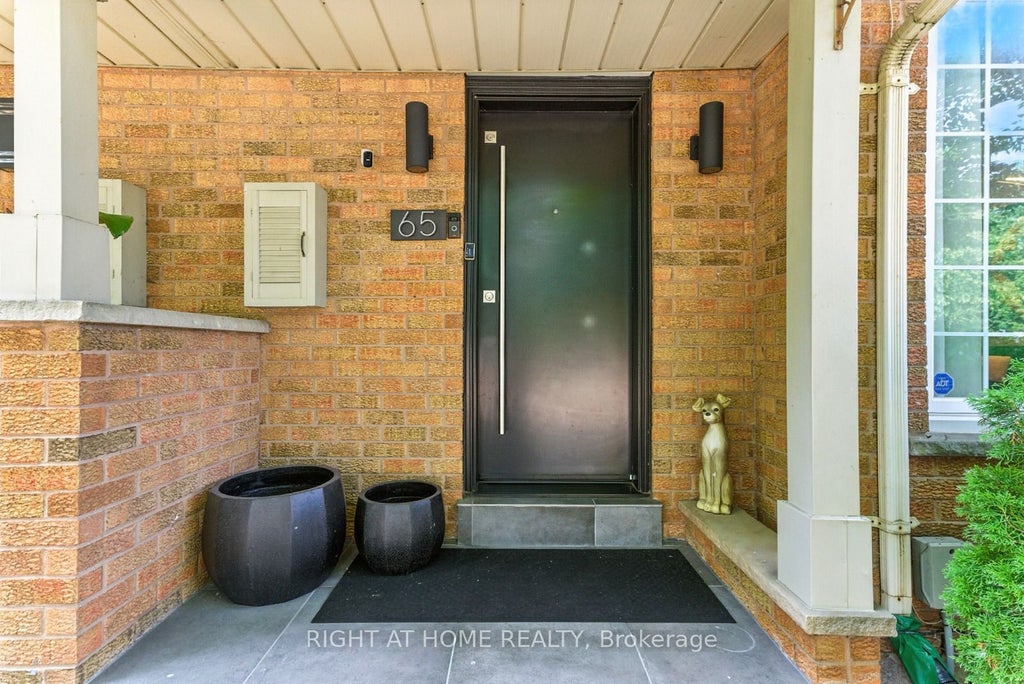 Photo of 65 Sunvale Place W, Hamilton, ON L8E 4Z6 (MLS # X13719728)