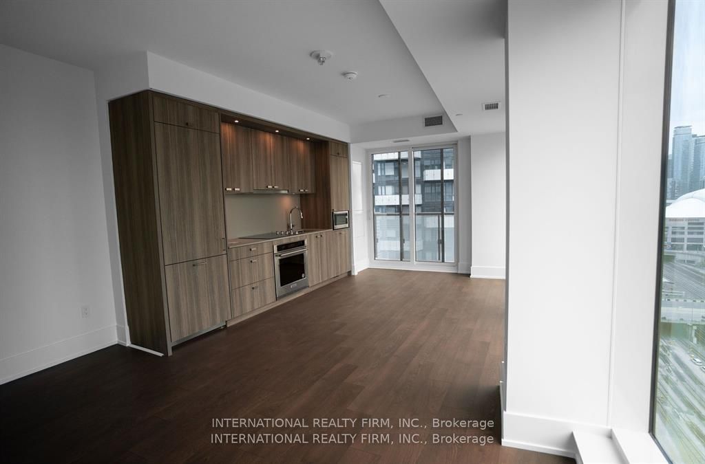 480 FRONT Street W 1714