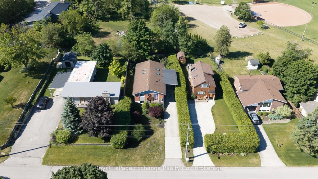 Photo of 136 Kingsway Street, Kincardine, ON N2Z 1B6 (MLS # X13470822)