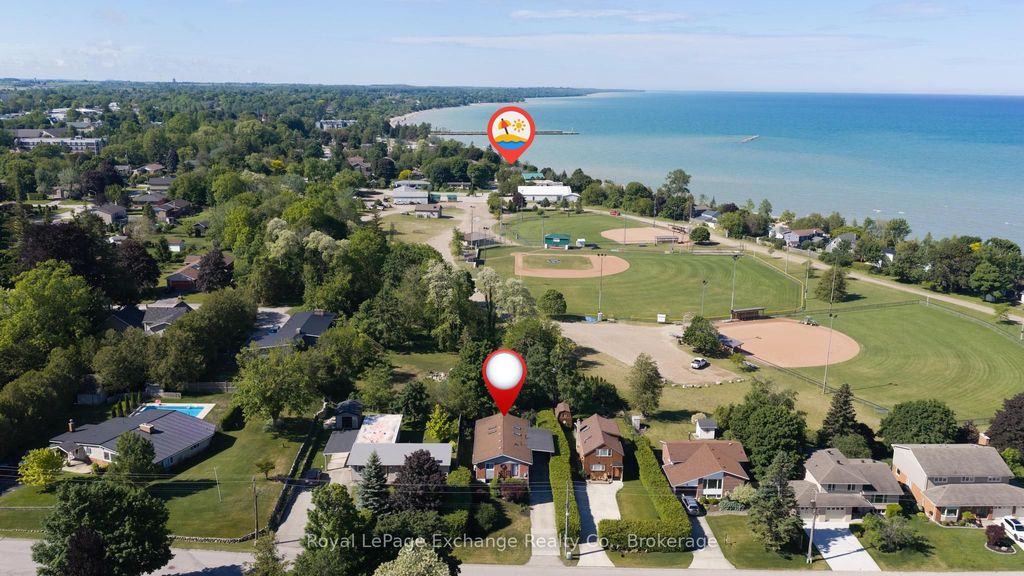 Photo of 136 Kingsway Street, Kincardine, ON N2Z 1B6 (MLS # X13470822)