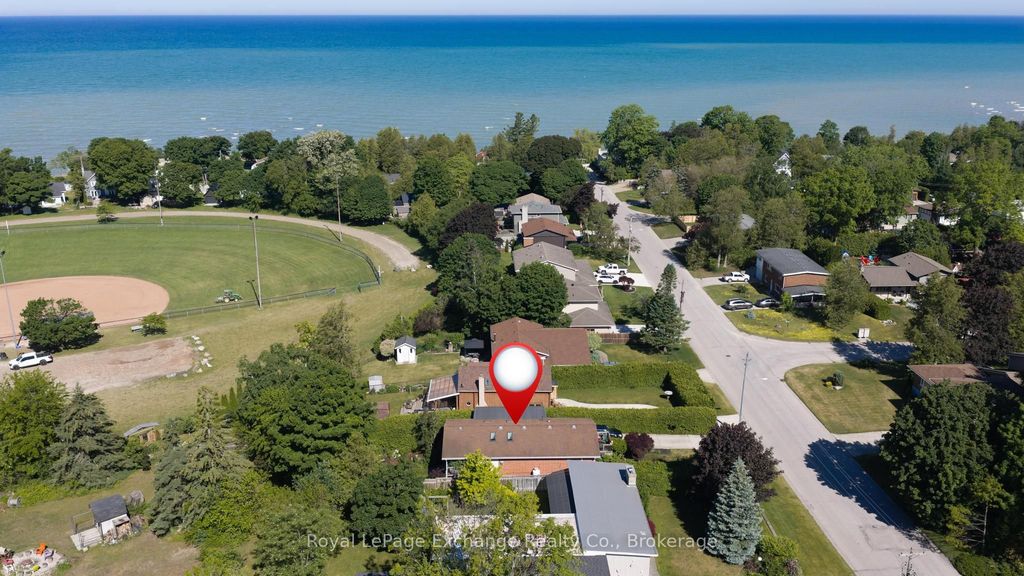 Photo of 136 Kingsway Street, Kincardine, ON N2Z 1B6 (MLS # X13470822)