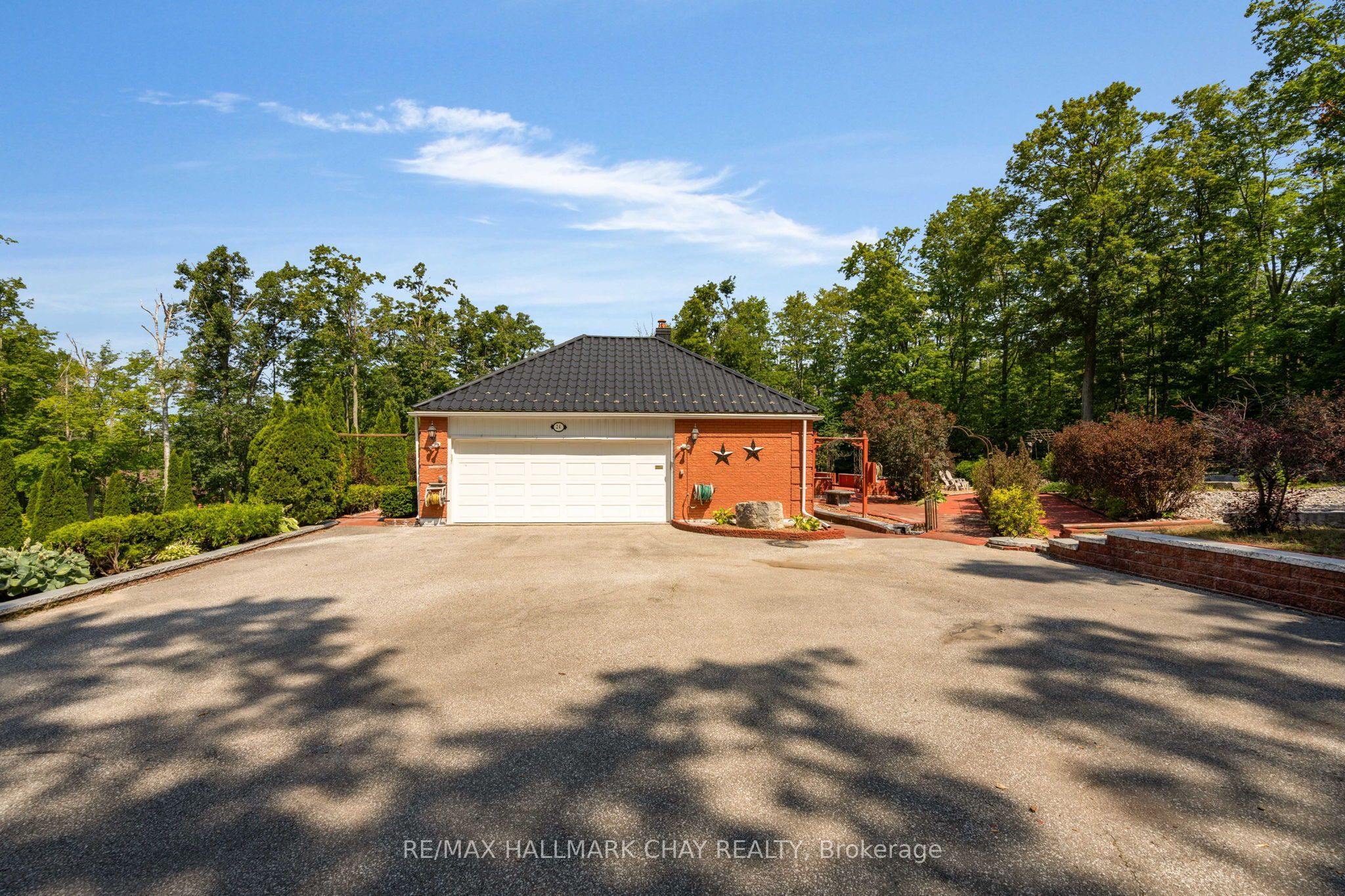 24 Woodland Crescent