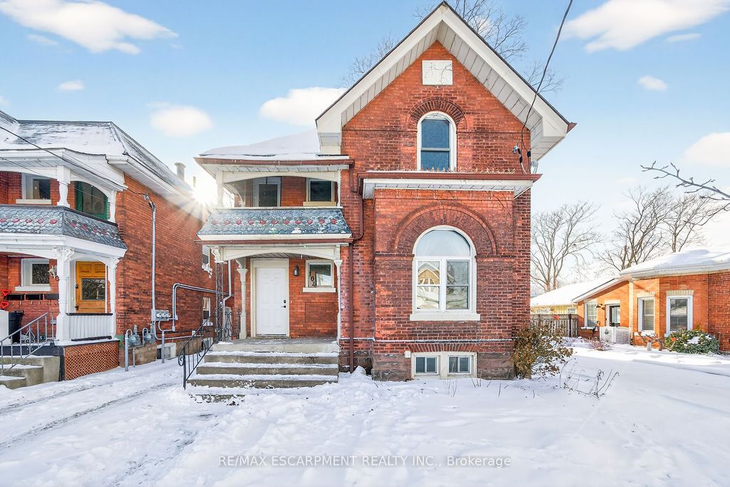 Photo of 104 William Street, Brantford, ON N3T 3L1 (MLS # X12717880)