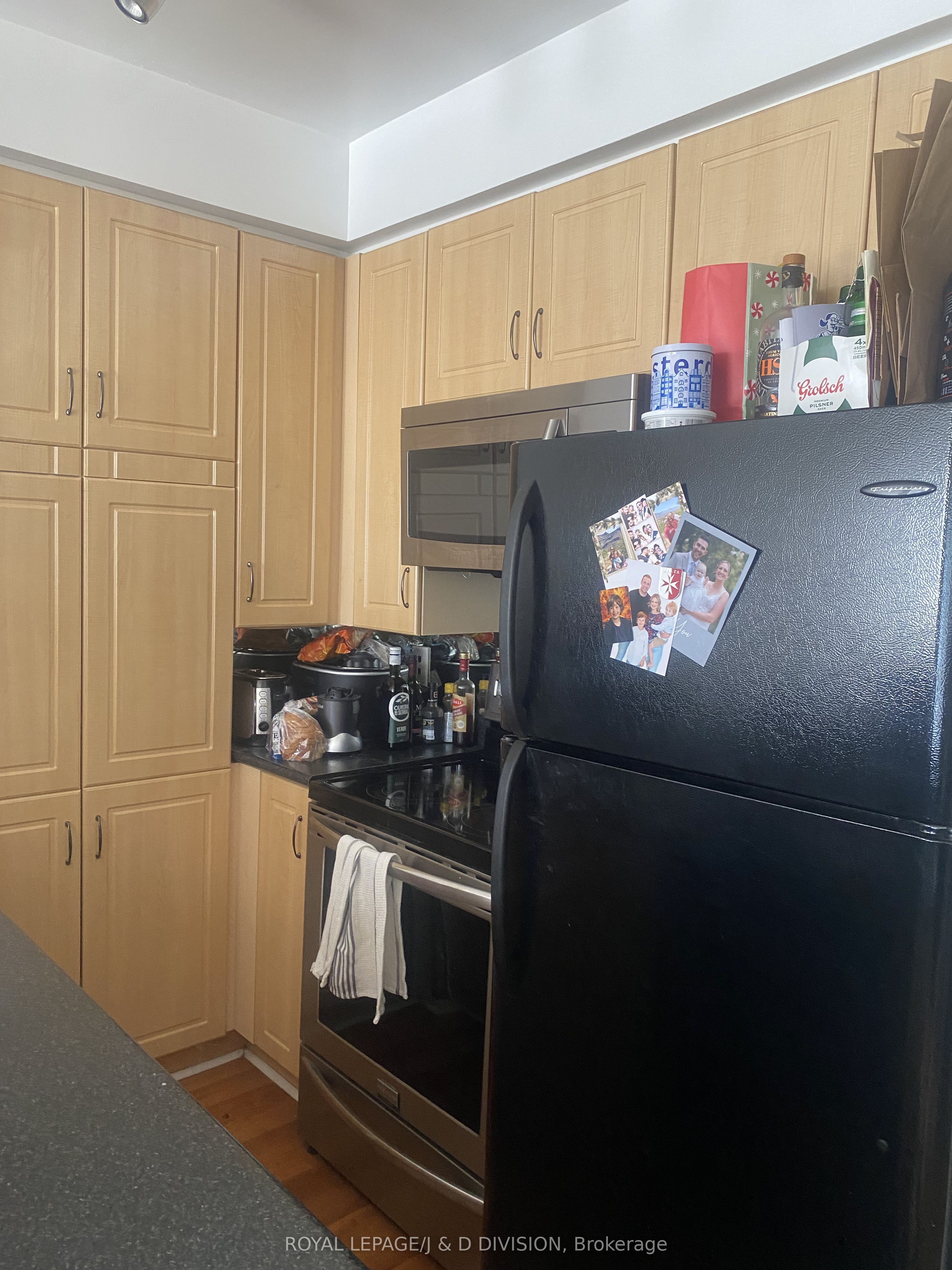 2495 Dundas Street W 208