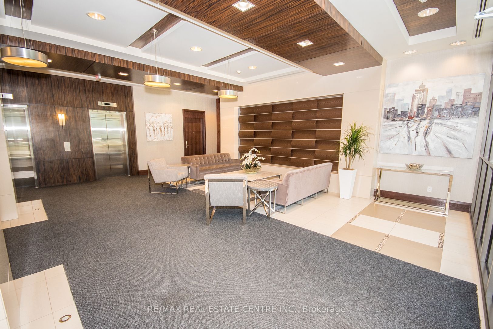 339 Rathburn Rd Road W 705